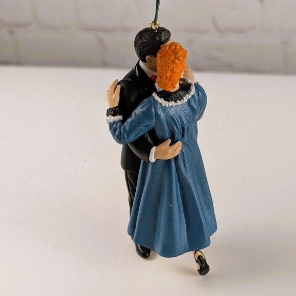 Vintage I Love Lucy Hallmark Ornament - Lucy is Enceinte 2000 - Picture 3 of 7